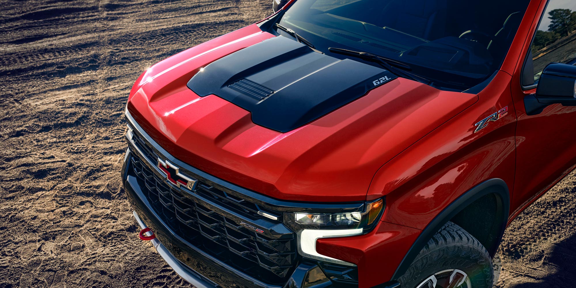 Frente de la Chevrolet Silverado en color rojo